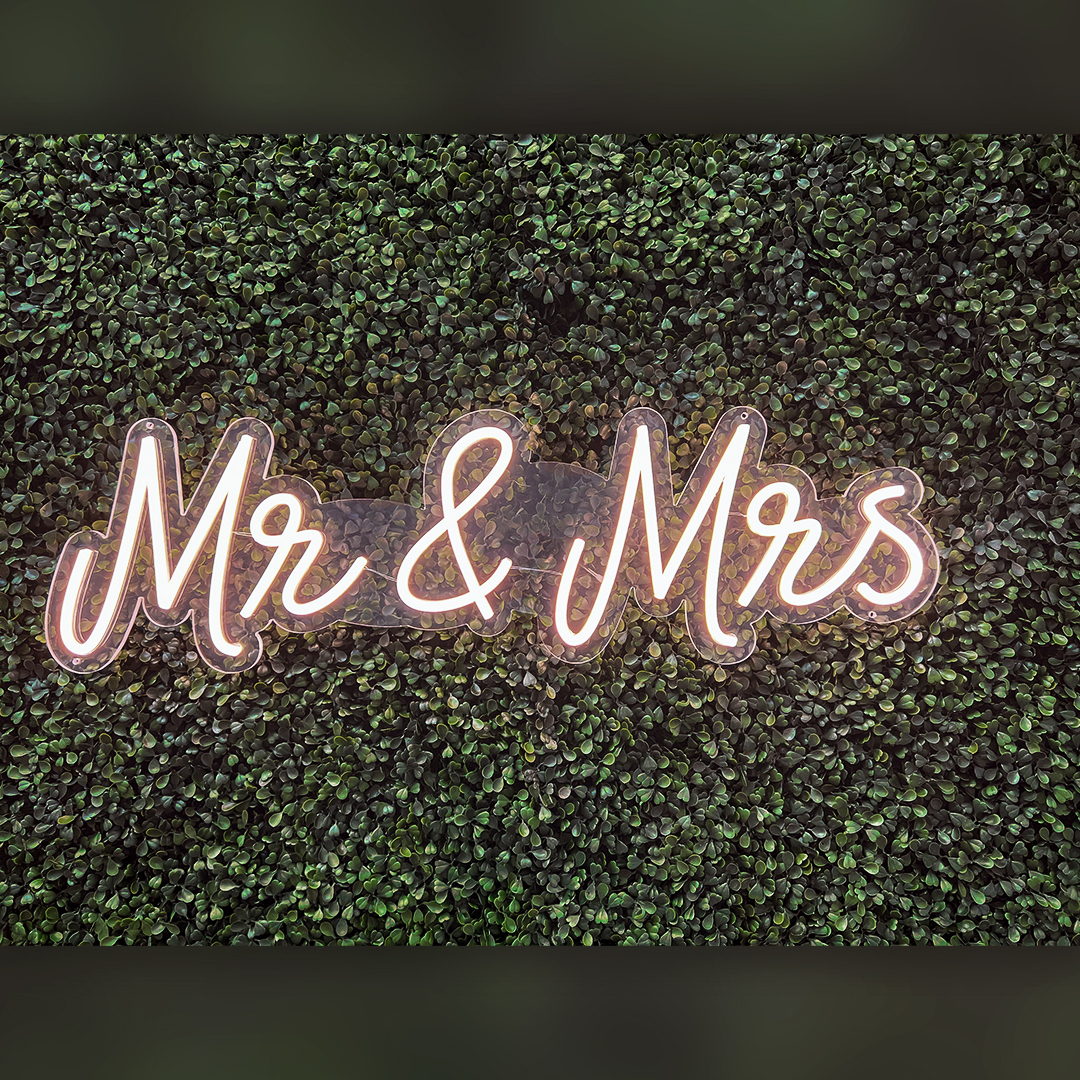 Neon Sign - "Mr & Mrs"