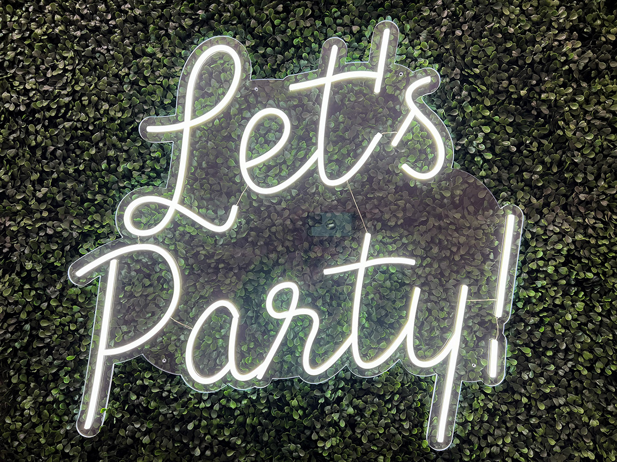 Neon Sign - "Let's Party!"
